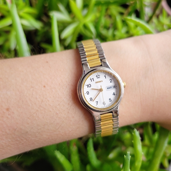 Vintage Seiko Classic Calendar Stetch Watch - Picture 7 of 11